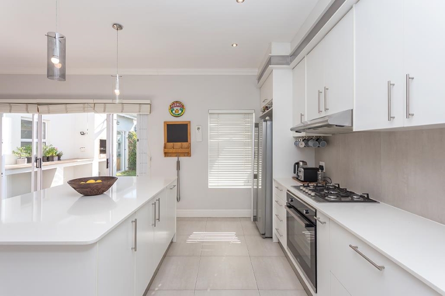 2 Bedroom Property for Sale in Parklands North Western Cape